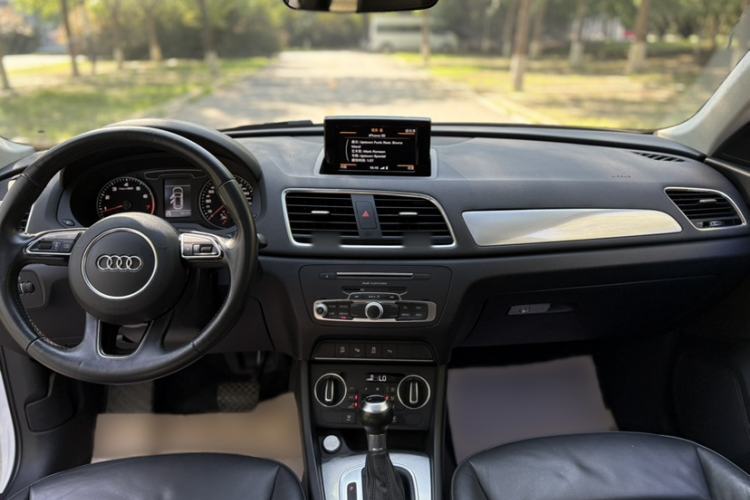 Used Audi Q3 2016 35 TFSI Style Edition Interior 4