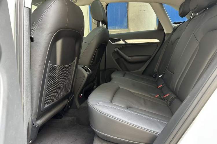 Used Audi Q3 2016 35 TFSI Style Edition Interior 4