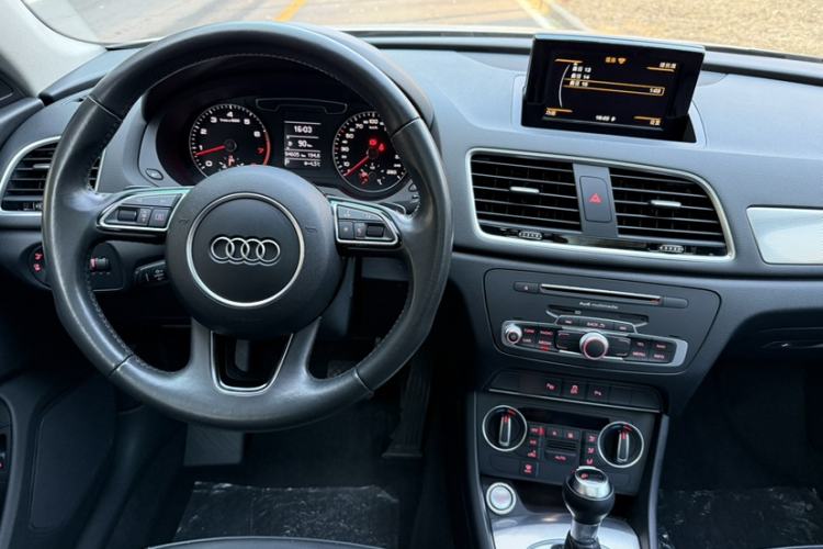 Used Audi Q3 2016 35 TFSI Style Edition Interior 5