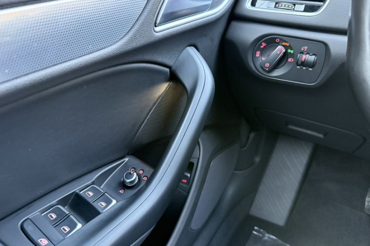 Used Audi Q3 2016 35 TFSI Style Edition Interior 6