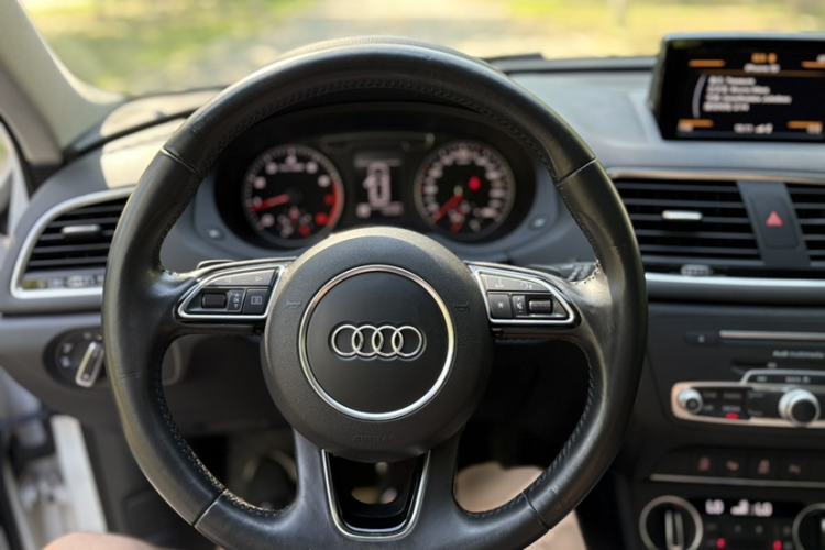 Used Audi Q3 2016 35 TFSI Style Edition Interior 7