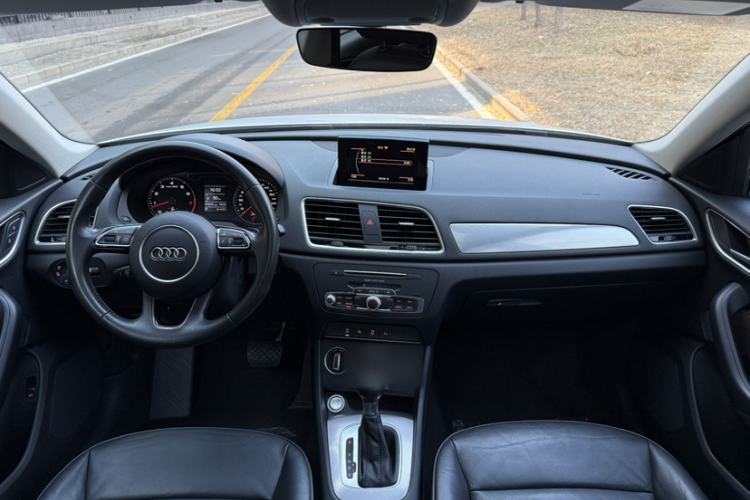 Used Audi Q3 2016 35 TFSI Style Edition Interior 8