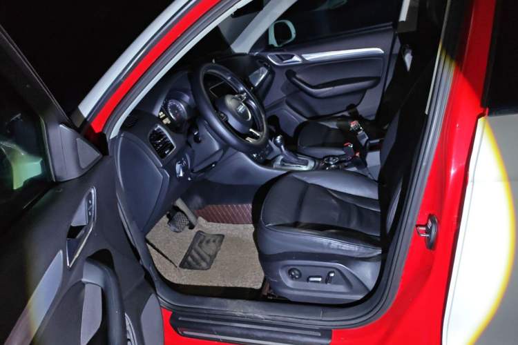 Used Audi Q3 2016 30 TFSI Fashion Model Left Front Seat