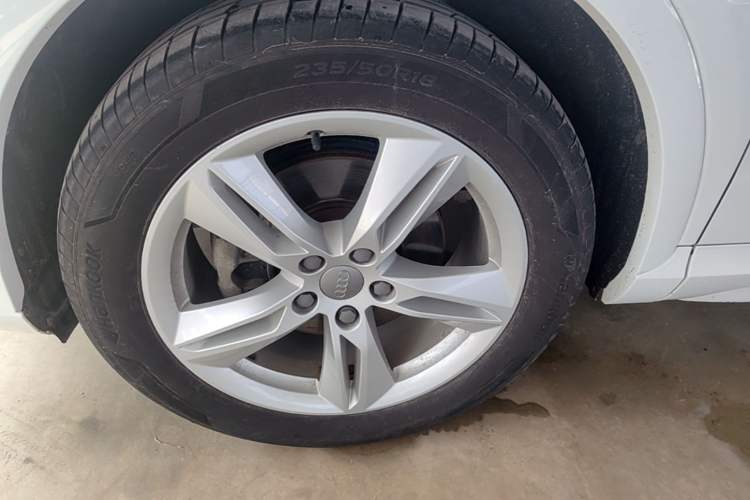 Used Audi Q3 2016 30 TFSI Fashion Model Left Front Wheel Hub