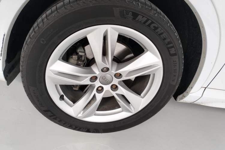 Used Audi Q3 2016 35 TFSI Style Edition Left Front Wheel Hub