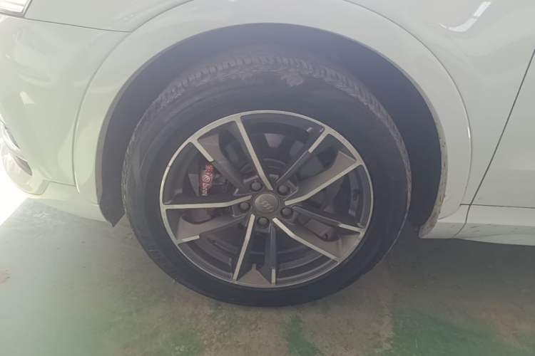 Used Audi Q3 2016 35 TFSI Fashion Model Left Front Wheel Hub