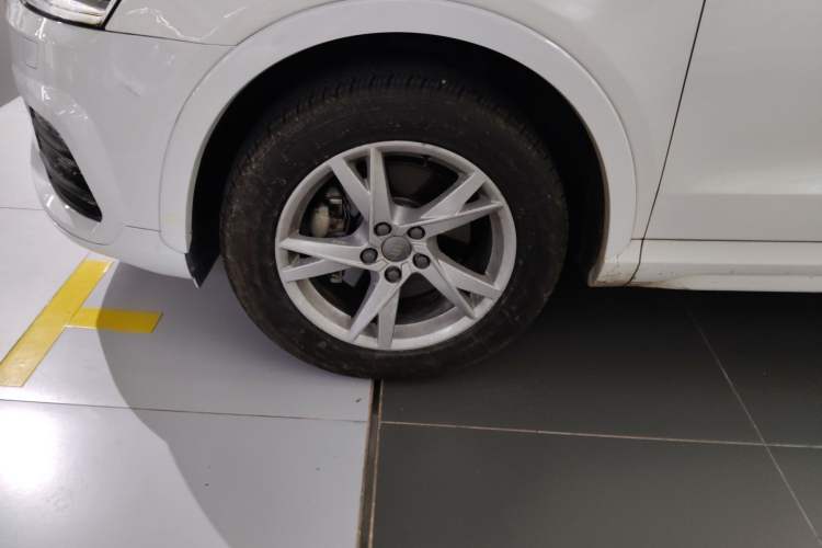 Used Audi Q3 2016 30 TFSI Fashion Model Left Front Wheel Hub