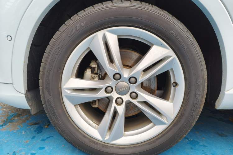 Used Audi Q3 2016 35 TFSI quattro all-wheel-drive style model Left Front Wheel Hub