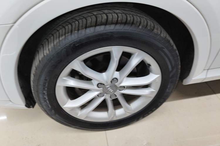 Used Audi Q3 2016 30 TFSI Collector's Edition Comfort Model Left Front Wheel Hub