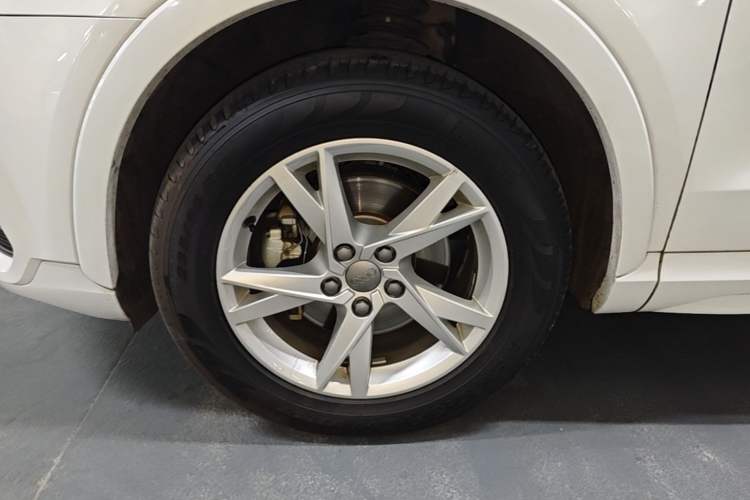 Used Audi Q3 2016 30 TFSI Fashion Model Left Front Wheel Hub