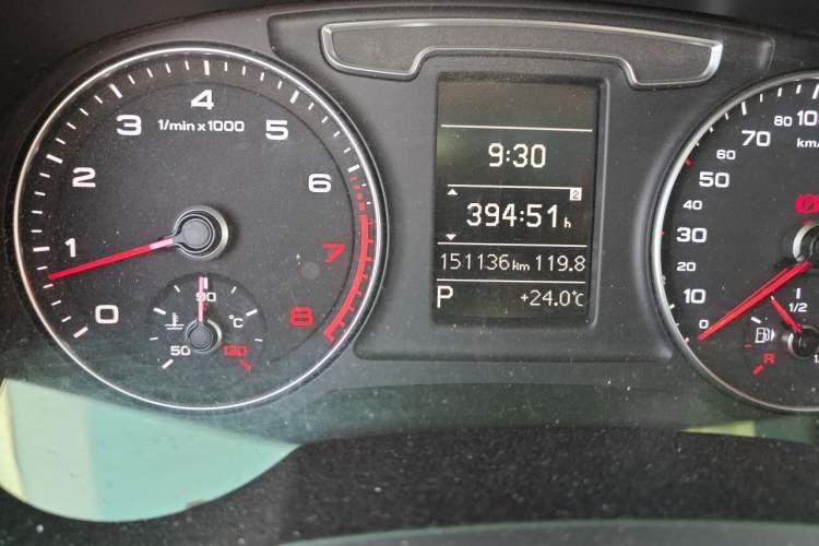 Used Audi Q3 2016 35 TFSI Fashion Model Odometer Close Up