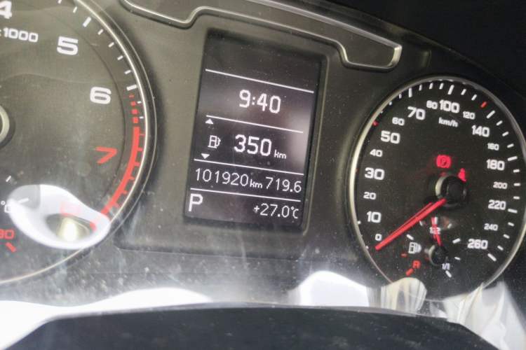 Used Audi Q3 2016 30 TFSI Fashion Model Odometer Close Up