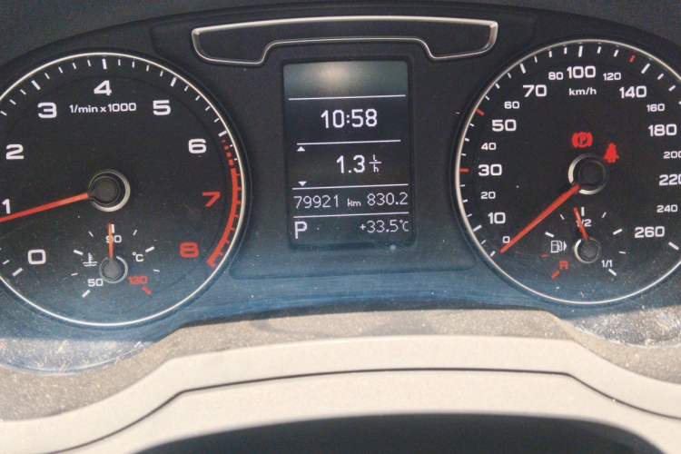 Used Audi Q3 2016 35 TFSI quattro all-wheel-drive style model Odometer Close Up