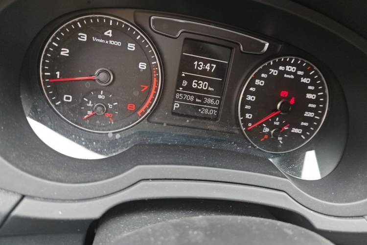 Used Audi Q3 2016 30 TFSI Fashion Model Odometer Close Up