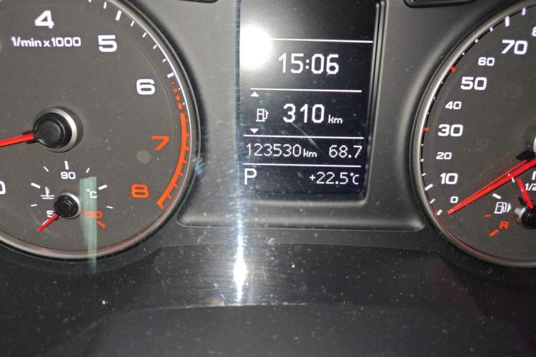 Used Audi Q3 2016 35 TFSI Fashion Model Odometer Close Up