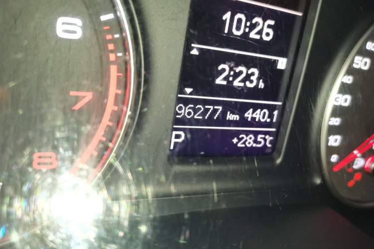 Used Audi Q3 2016 35 TFSI Fashion Model Odometer Close Up