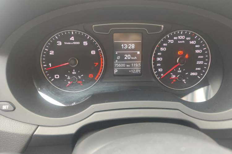 Used Audi Q3 2016 30 TFSI Fashion Model Odometer Close Up