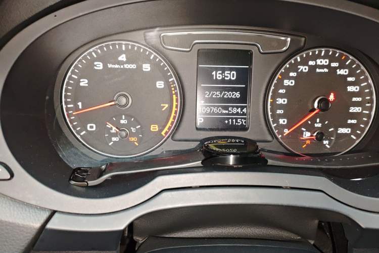 Used Audi Q3 2016 35 TFSI Style Edition Odometer Close Up
