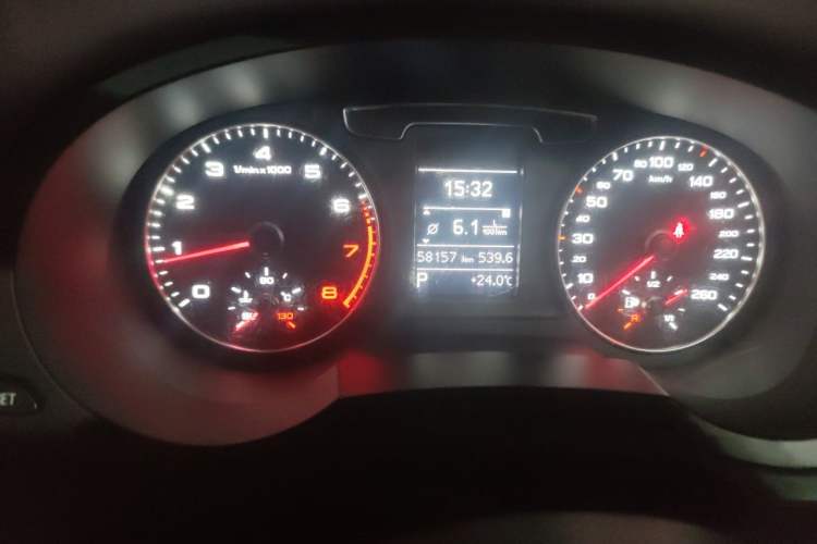 Used Audi Q3 2016 35 TFSI quattro all-wheel-drive style model Odometer Close Up