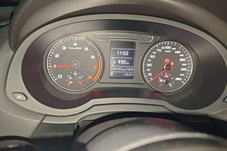Used Audi Q3 2016 35 TFSI Fashion Model Odometer Close Up
