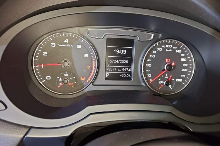 Used Audi Q3 2016 35 TFSI Style Edition Odometer Close Up