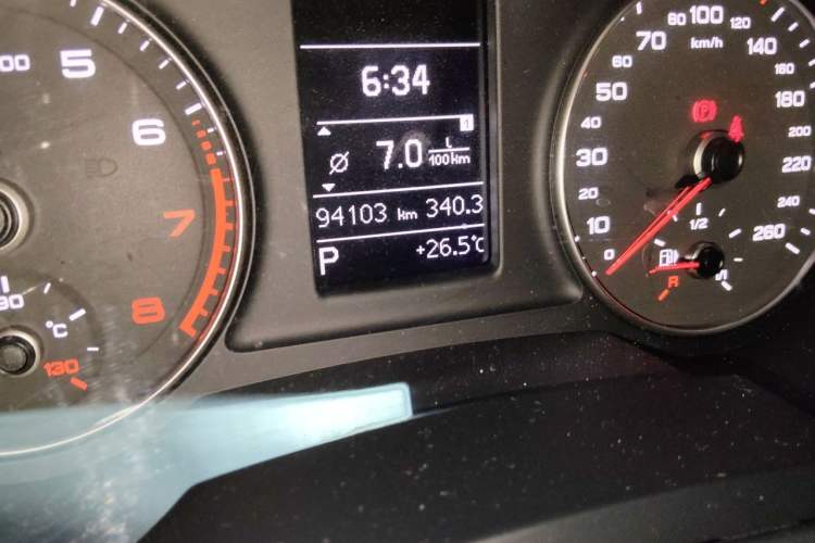 Used Audi Q3 2016 35 TFSI quattro all-wheel-drive style model Odometer Close Up