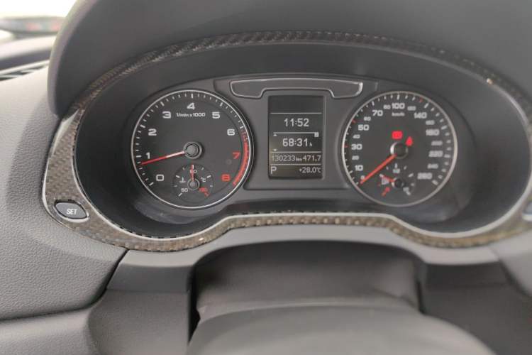 Used Audi Q3 2016 30 TFSI Fashion Model Odometer Close Up