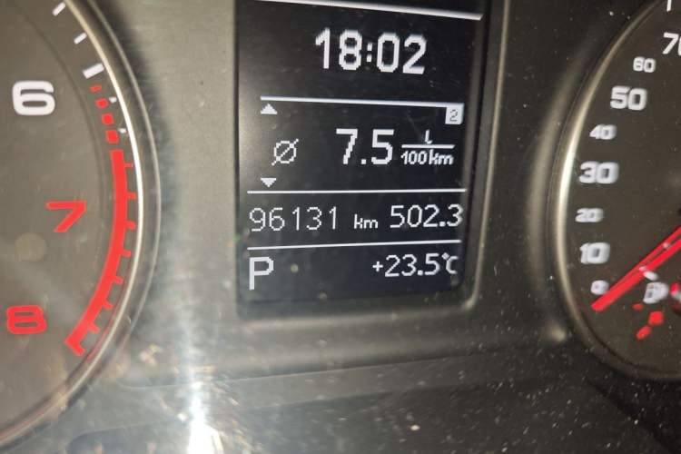Used Audi Q3 2016 35 TFSI Fashion Model Odometer Close Up