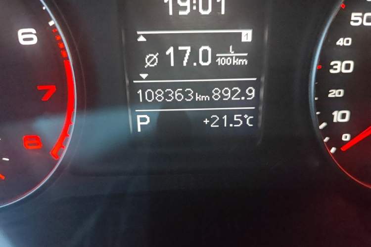 Used Audi Q3 2016 30 TFSI Fashion Model Odometer Close Up