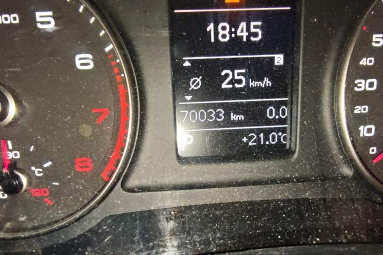 Used Audi Q3 2016 35 TFSI Fashion Model Odometer Close Up