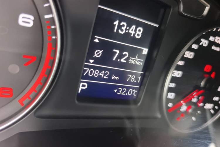 Used Audi Q3 2016 30 TFSI Standard Model Odometer Close Up