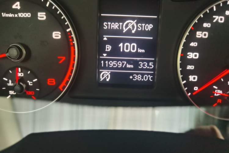 Used Audi Q3 2016 40 TFSI quattro all-wheel-drive sport model Odometer Close Up