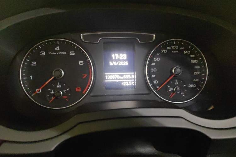 Used Audi Q3 2016 35 TFSI Fashion Model Odometer Close Up