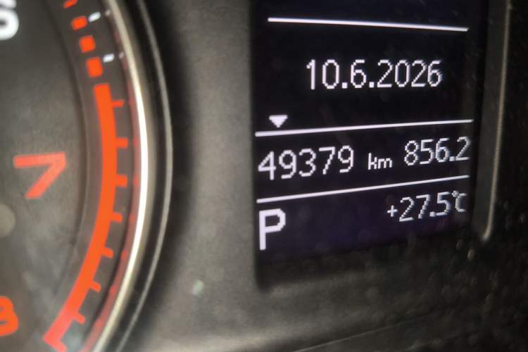 Used Audi Q3 2016 35 TFSI Fashion Model Odometer Close Up
