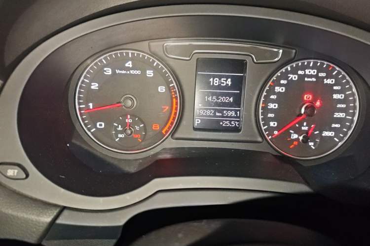 Used Audi Q3 2016 30 TFSI Fashion Model Odometer Close Up