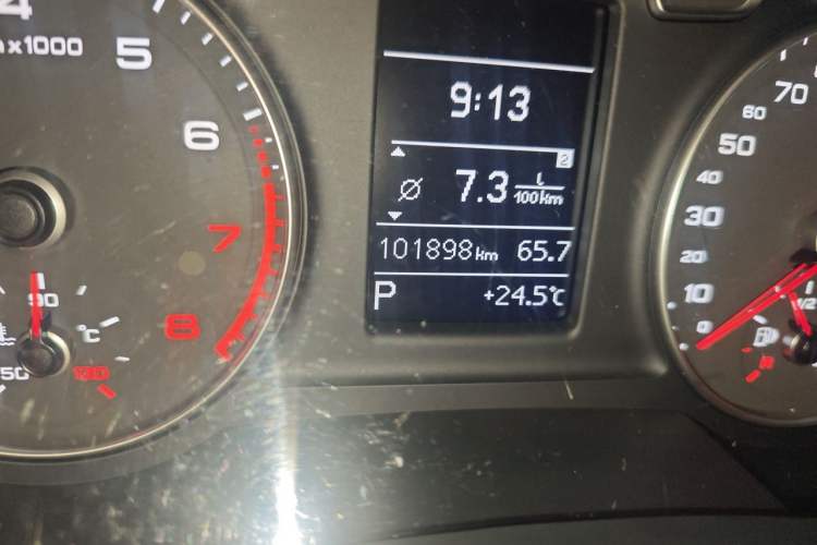 Used Audi Q3 2016 30 TFSI Fashion Model Odometer Close Up