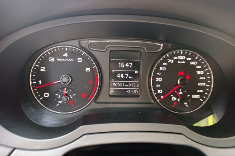 Used Audi Q3 2016 35 TFSI Fashion Model Odometer Close Up