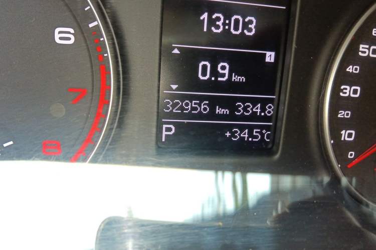 Used Audi Q3 2016 35 TFSI Fashion Model Odometer Close Up