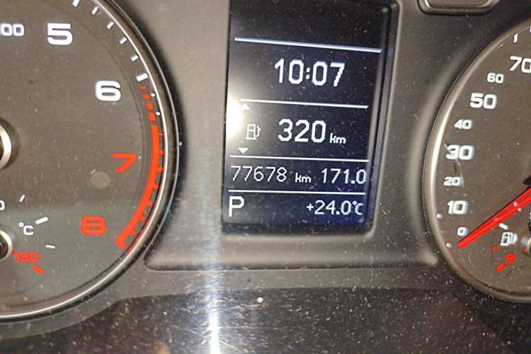 Used Audi Q3 2016 35 TFSI quattro all-wheel-drive style model Odometer Close Up