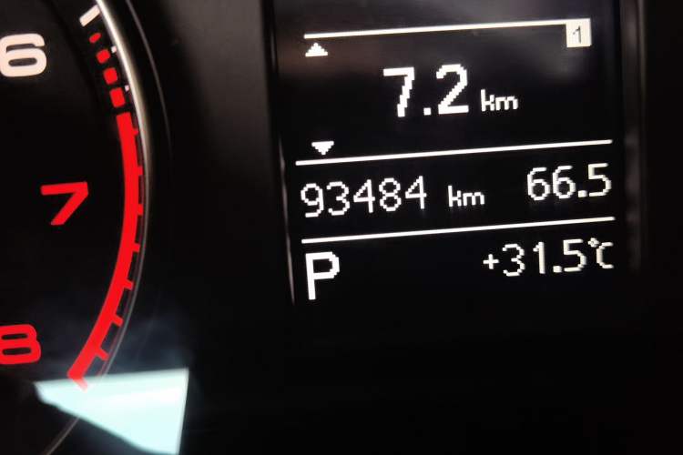 Used Audi Q3 2016 35 TFSI Fashion Model Odometer Close Up