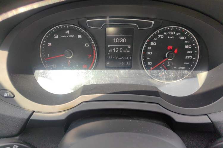 Used Audi Q3 2016 30 TFSI Fashion Model Odometer Close Up