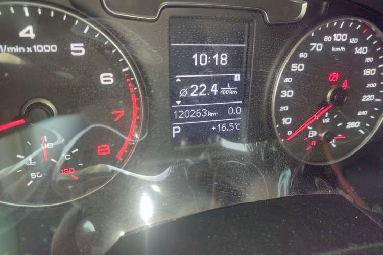 Used Audi Q3 2016 35 TFSI Style Edition Odometer Close Up