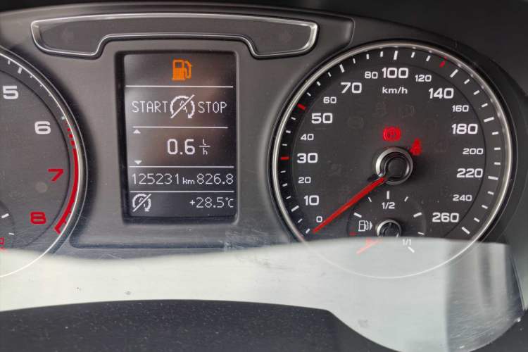 Used Audi Q3 2016 35 TFSI quattro all-wheel-drive style model Odometer Close Up