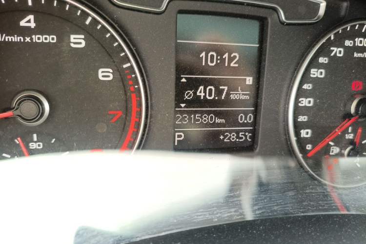 Used Audi Q3 2016 30 TFSI Fashion Model Odometer Close Up