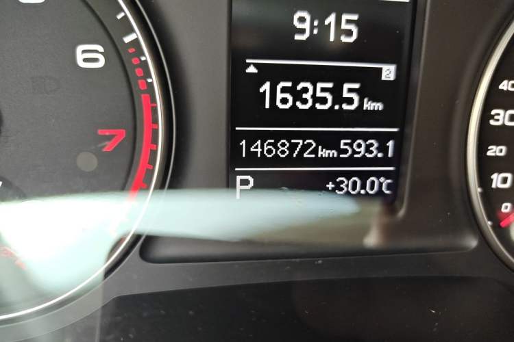 Used Audi Q3 2016 35 TFSI quattro all-wheel drive special edition Odometer Close Up