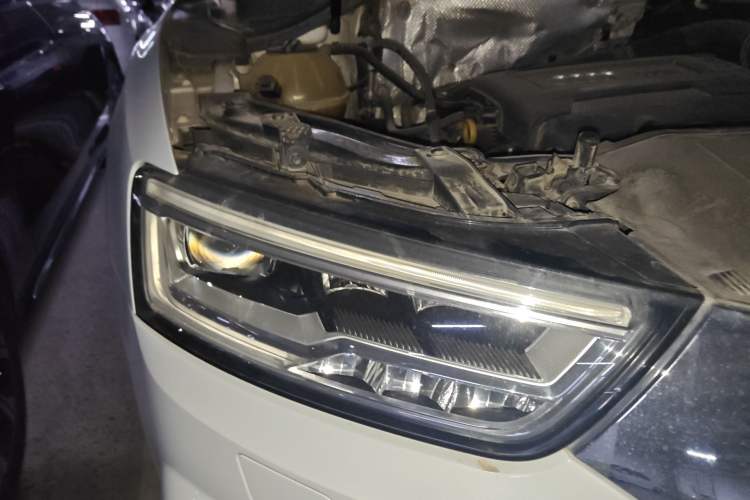 Used Audi Q3 2016 35 TFSI quattro all-wheel-drive style model Right Front Headlight