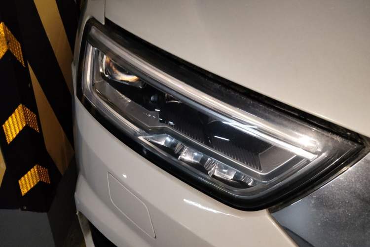 Used Audi Q3 2016 35 TFSI quattro all-wheel-drive style model Right Front Headlight