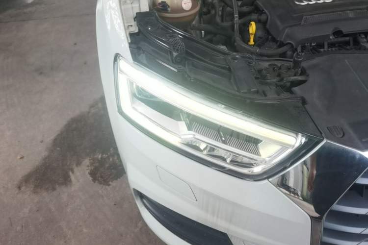 Used Audi Q3 2016 40 TFSI quattro all-wheel-drive sport model Right Front Headlight