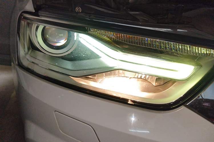 Used Audi Q3 2016 35 TFSI quattro all-wheel-drive style model Right Front Headlight