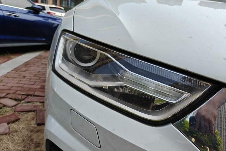 Used Audi Q3 2016 35 TFSI quattro all-wheel drive special edition Right Front Headlight